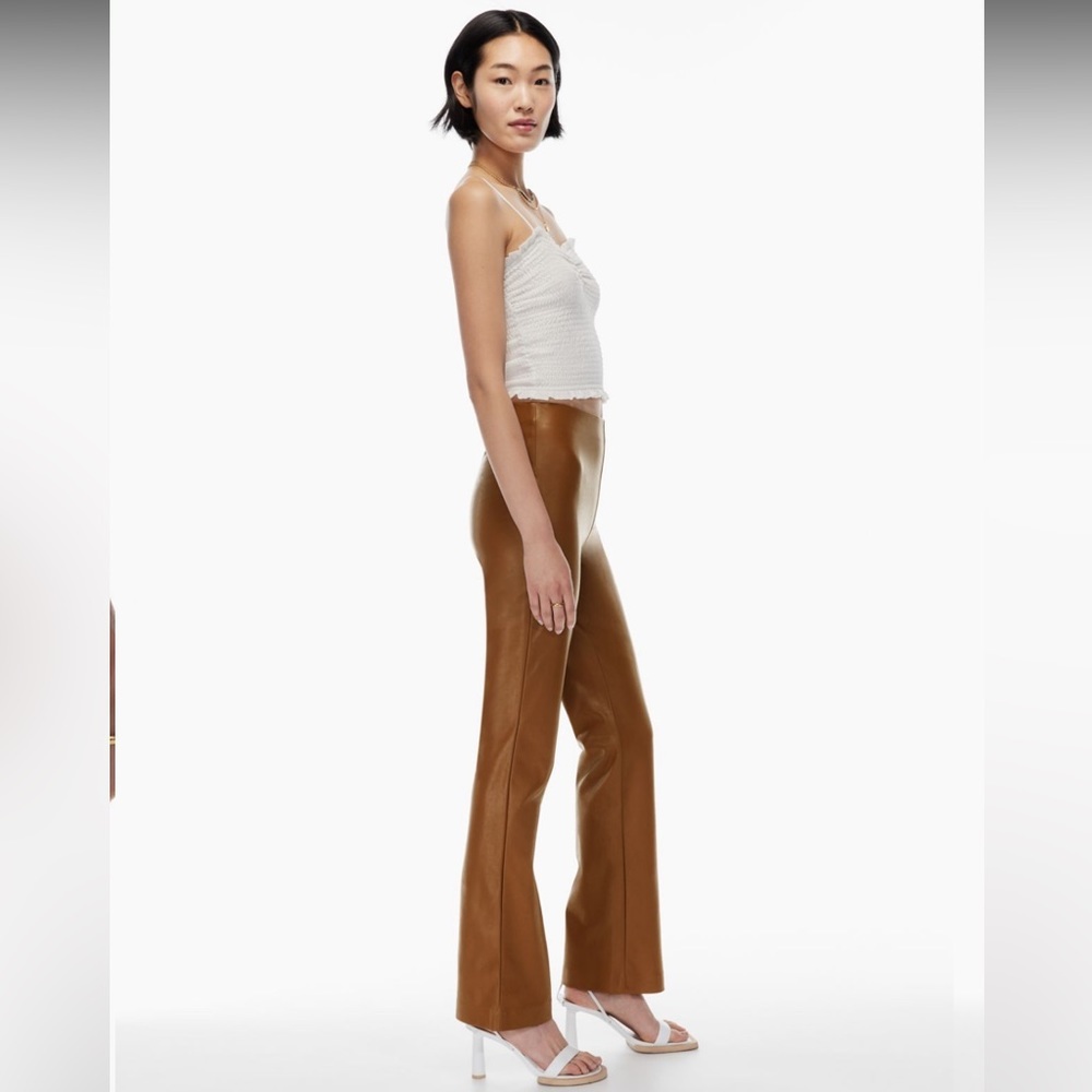• Aritzia / Wilfred • Women’s Elaine Pant High-waisted, flared Vegan Leather 6